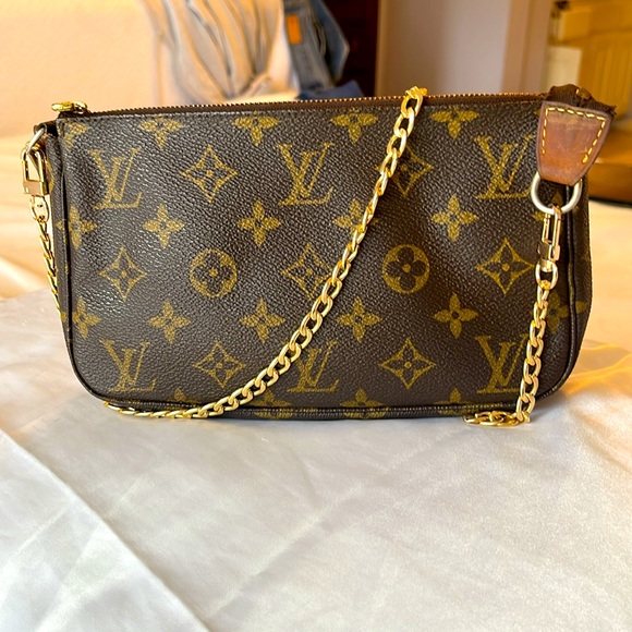 Louis Vuitton Pochette Accessories Bag with extra chain strap - Picture 5 of 15